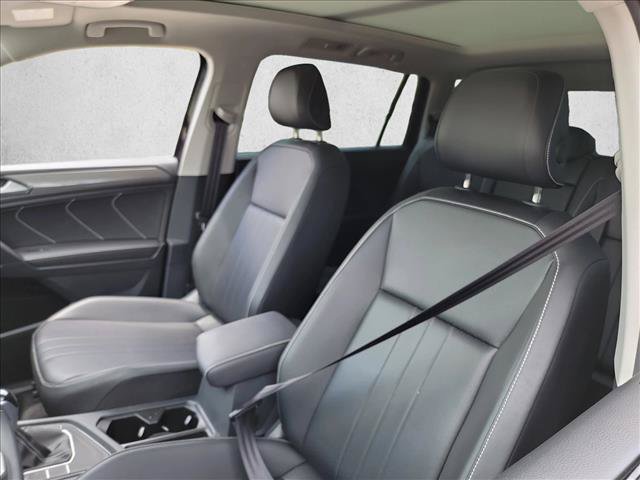 Used 2024 Volkswagen Tiguan SE w/ Panoramic Sunroof Package FWD image 10