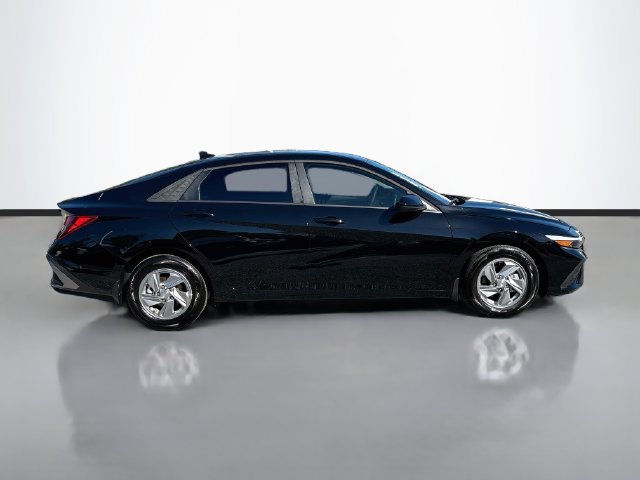New 2026 Hyundai Elantra SE FWD image 8