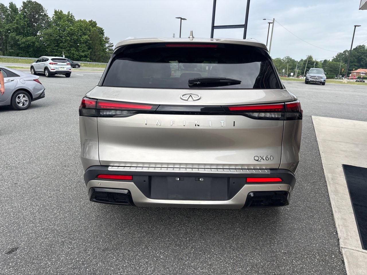 Used 2023 INFINITI QX60 Luxe w/ Cargo Package FWD image 7