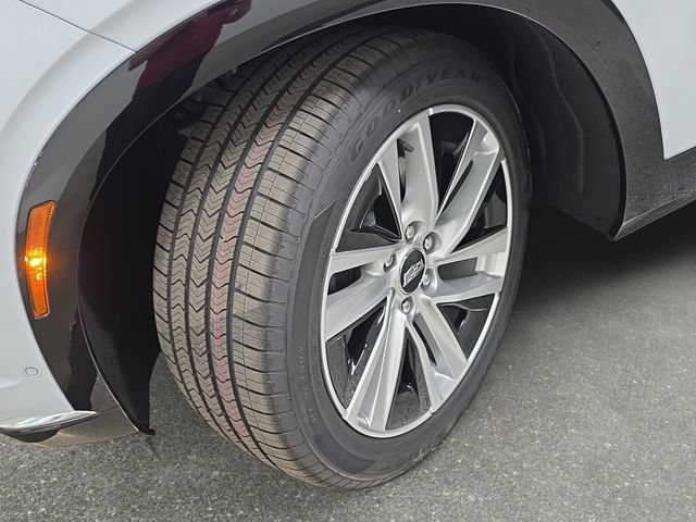 New 2027 Cadillac Vistiq Luxury w/ LPO, Floor Liner Package AWD/4WD image 27