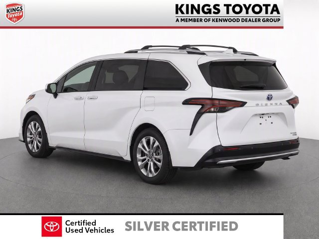 Used 2022 Toyota Sienna Platinum FWD image 5