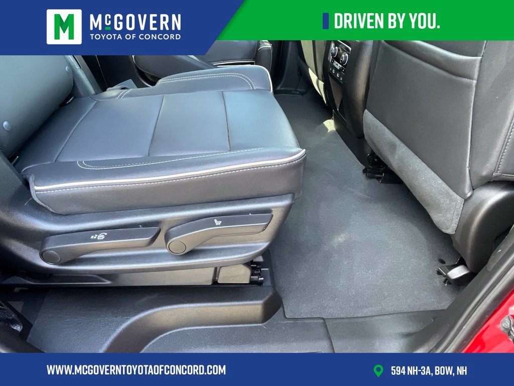 Used 2023 Chevrolet Tahoe Premier w/ Advanced Technology Package AWD/4WD image 31