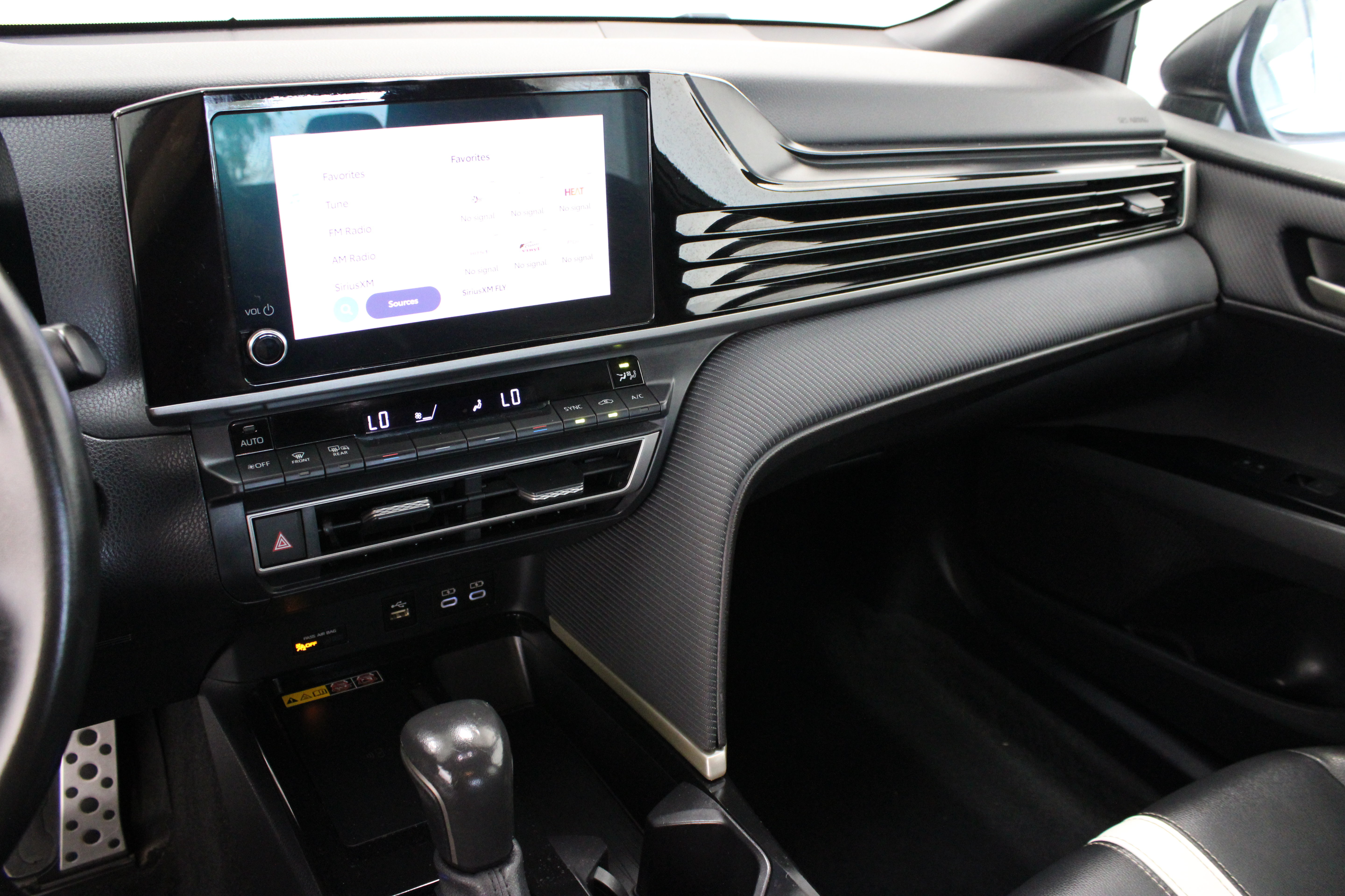 Used 2025 Toyota Camry SE FWD image 16