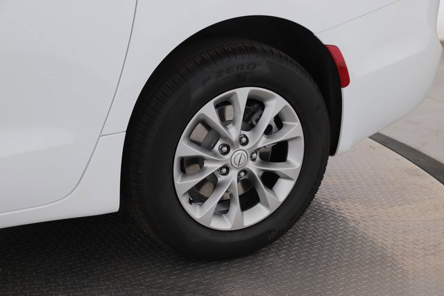 New 2026 Chrysler Pacifica Select image 14