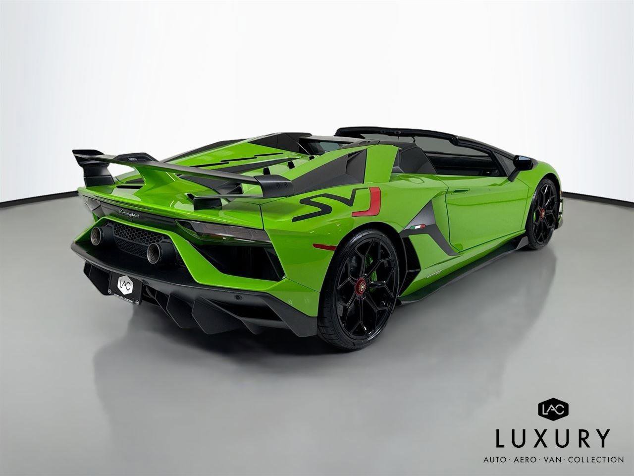 Used 2021 Lamborghini Aventador SVJ AWD/4WD image 6