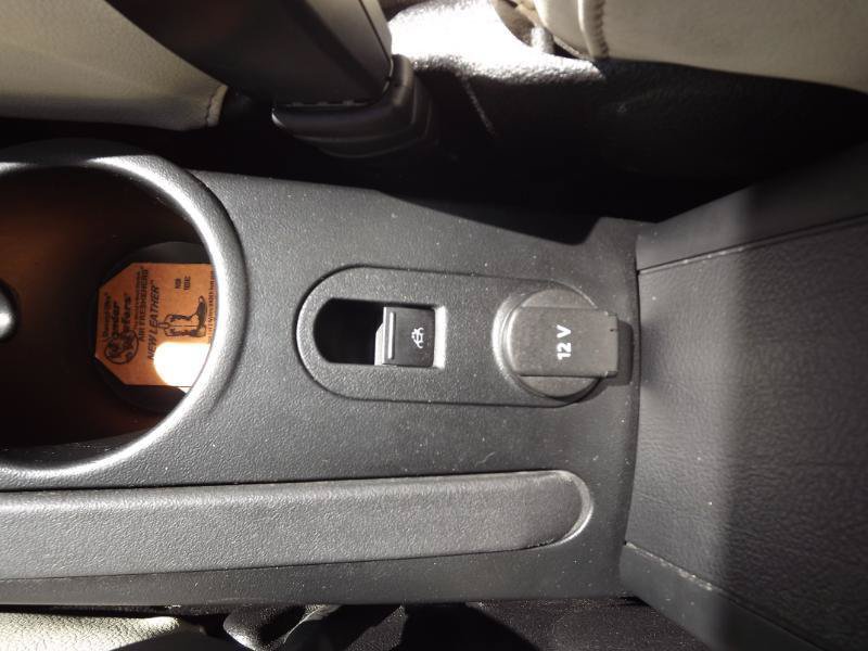 Used 2010 Volkswagen Beetle Convertible FWD image 22