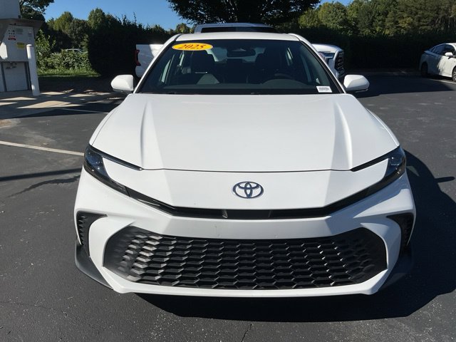Used 2025 Toyota Camry SE FWD image 4