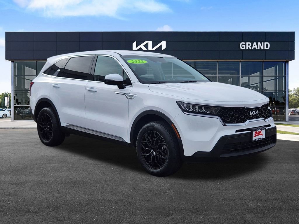 Used 2022 Kia Sorento LX image 2