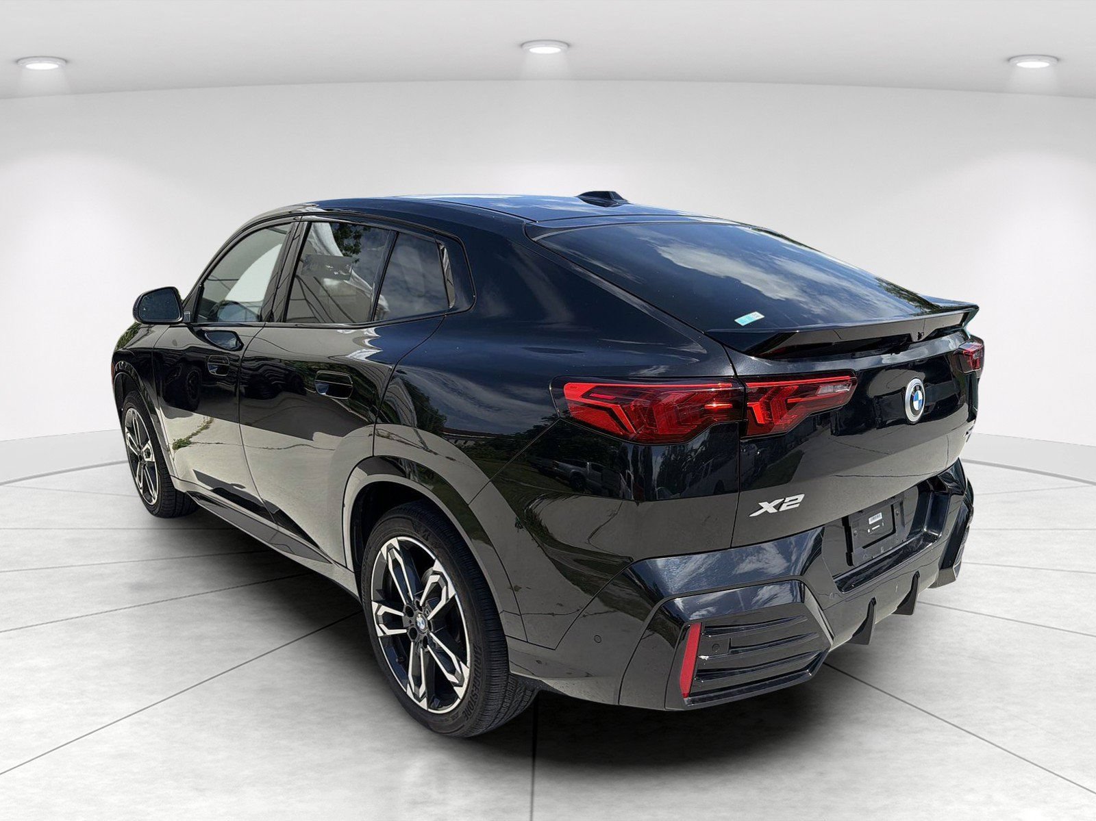 Certified 2025 BMW X2 xDrive28i AWD/4WD image 6