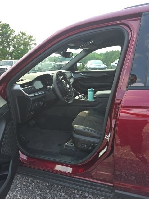 Used 2024 Jeep Grand Cherokee Altitude AWD/4WD image 6
