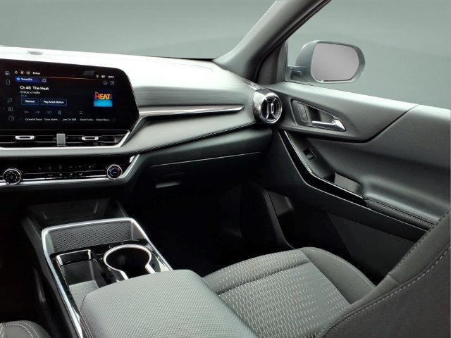 Used 2025 Chevrolet Equinox LT FWD image 16