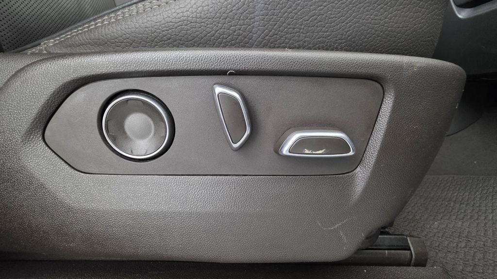 Used 2021 GMC Yukon Denali w/ Denali Ultimate Package image 38