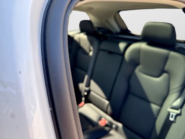 Certified 2025 Volvo XC60 T8 Plus w/ Protection Package Premier AWD/4WD image 30