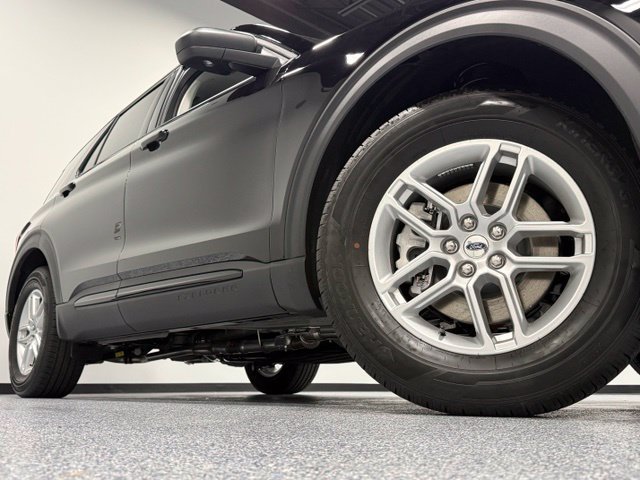 New 2026 Ford Explorer Active RWD image 2