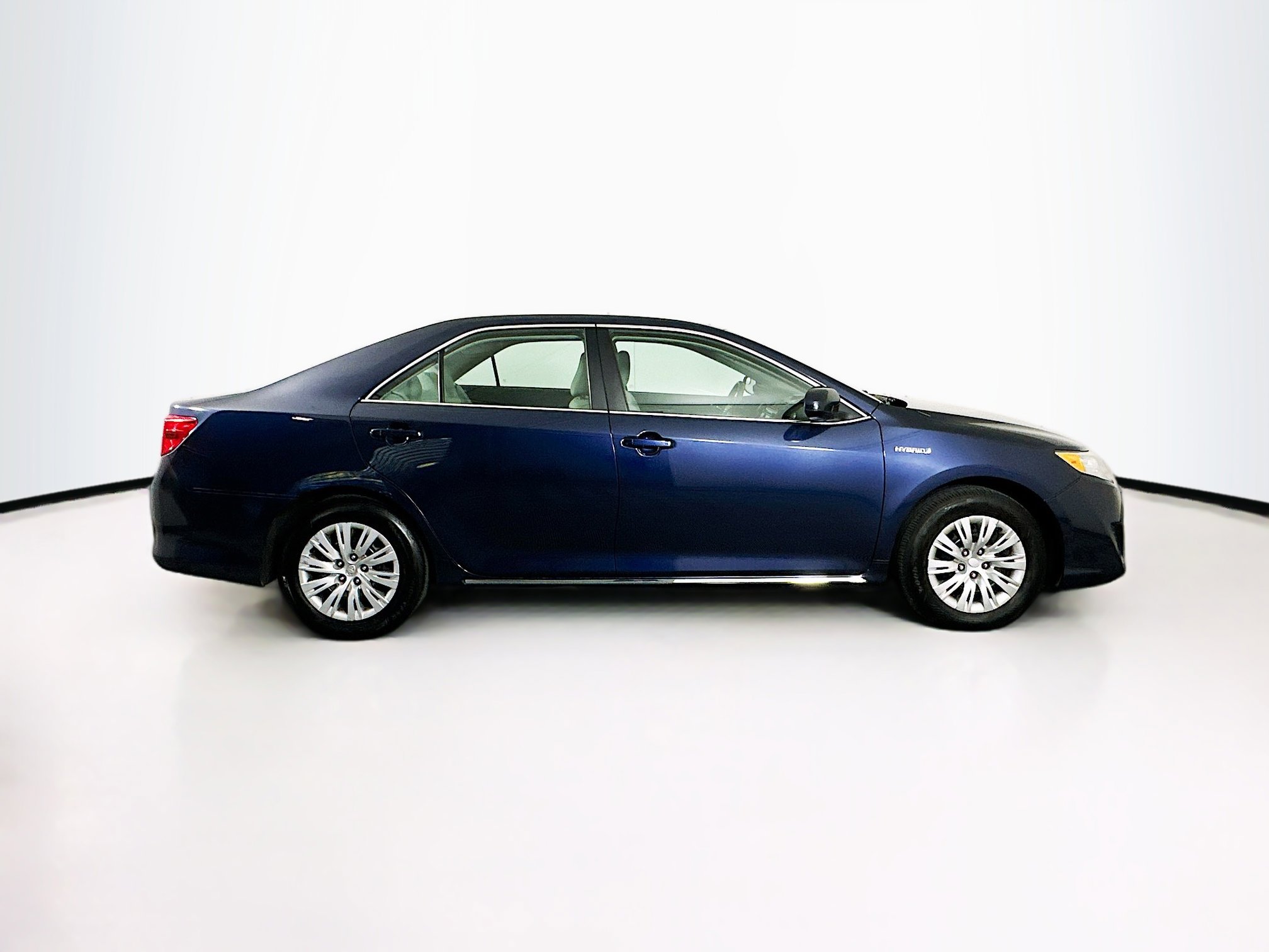 Used 2014 Toyota Camry LE image 10