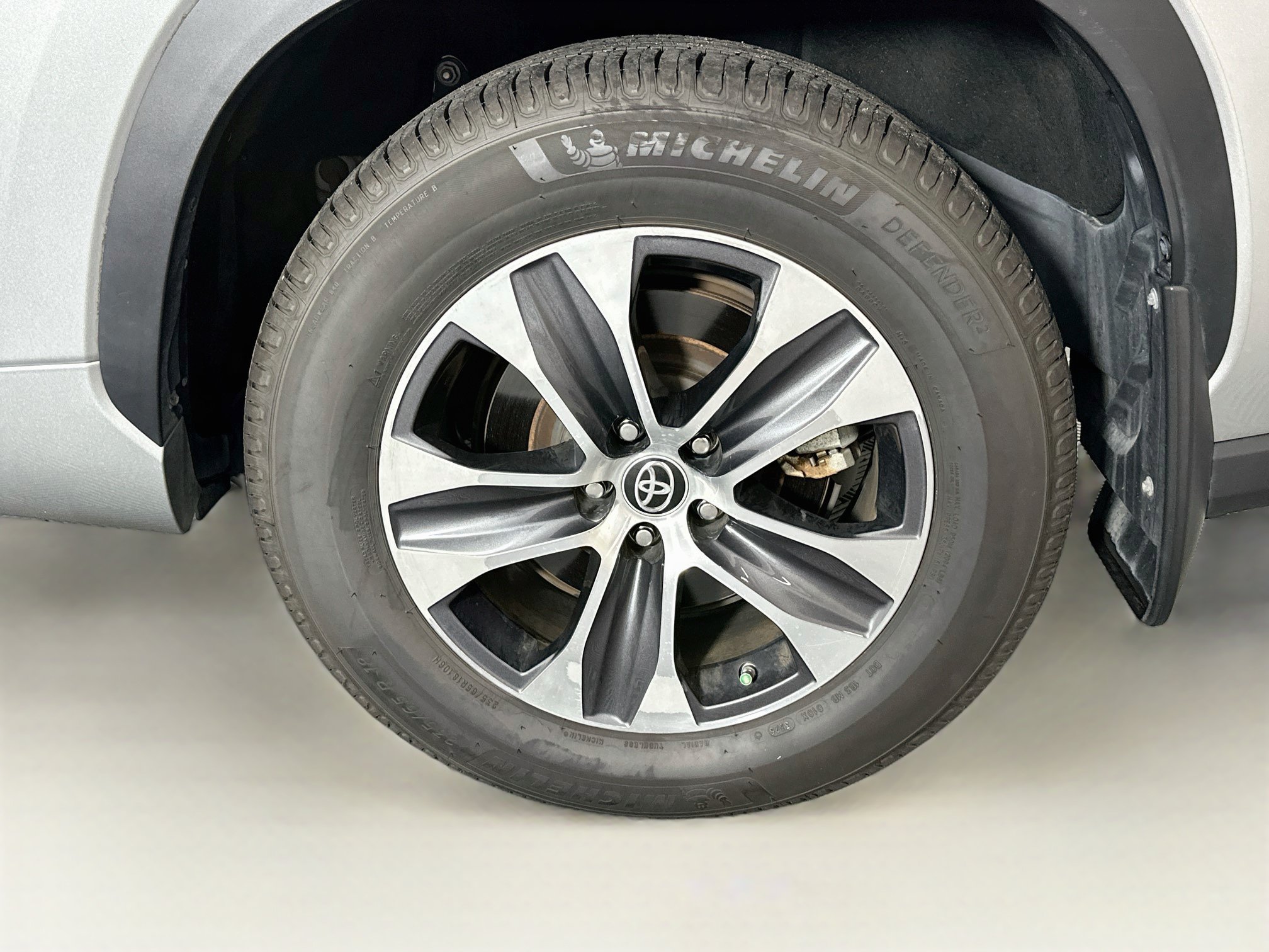 Used 2023 Toyota Highlander XLE FWD image 11