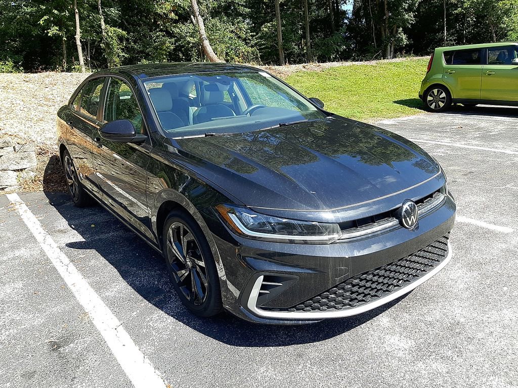 Certified 2025 Volkswagen Jetta SE w/ Sunroof Package