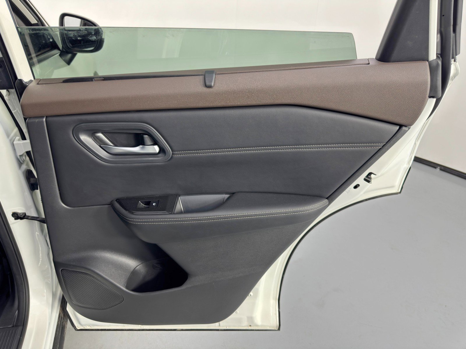 Used 2022 Nissan Rogue SV w/ SV Premium Package FWD image 35