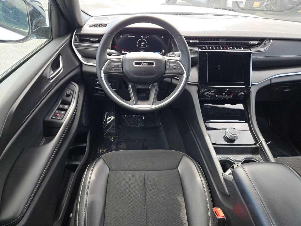 Used 2024 Jeep Grand Cherokee Altitude RWD image 22