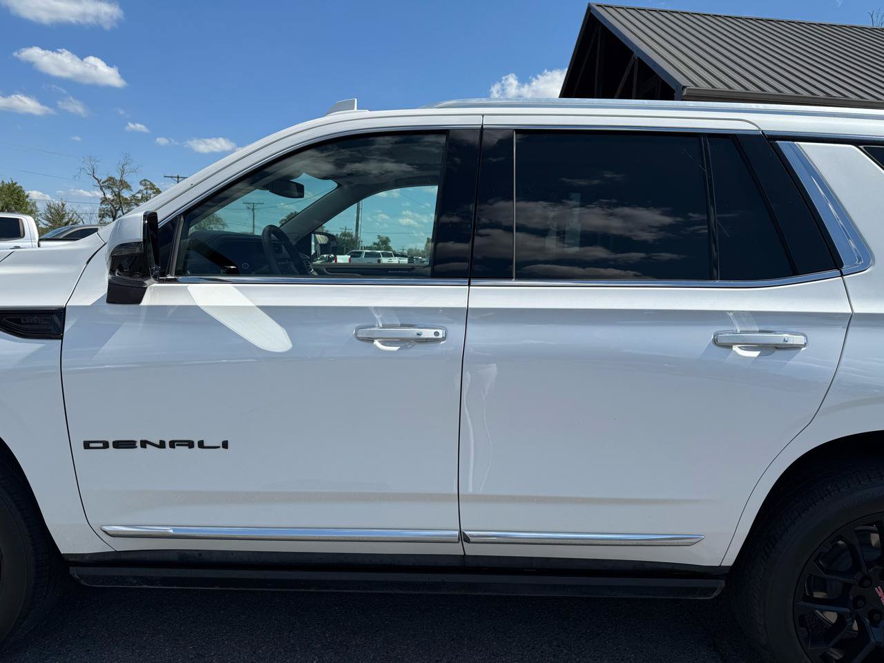 Used 2023 GMC Yukon Denali RWD image 52
