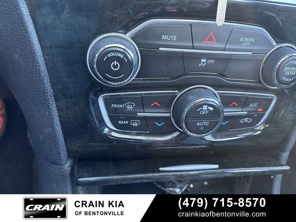 Used 2017 Chrysler 300 C image 14