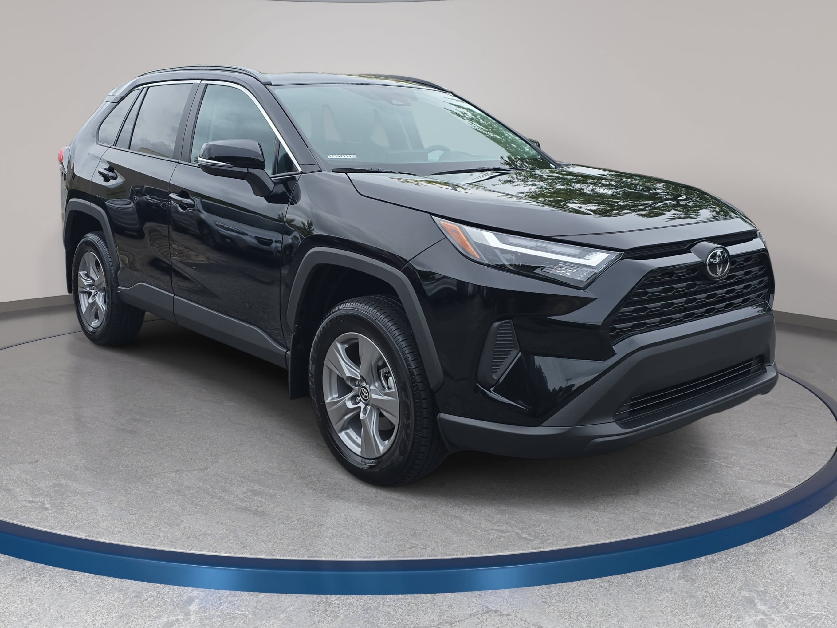 Used 2025 Toyota RAV4 XLE w/ Convenience Package FWD image 3