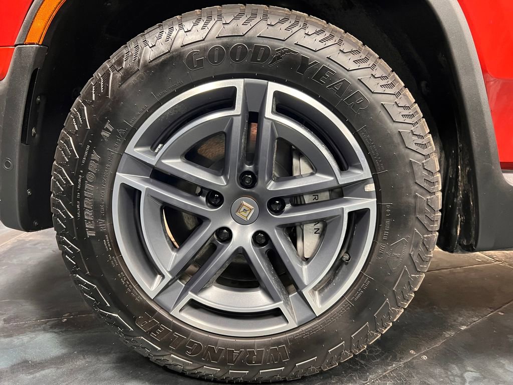 Used 2025 Rivian R1S Adventure AWD/4WD image 24
