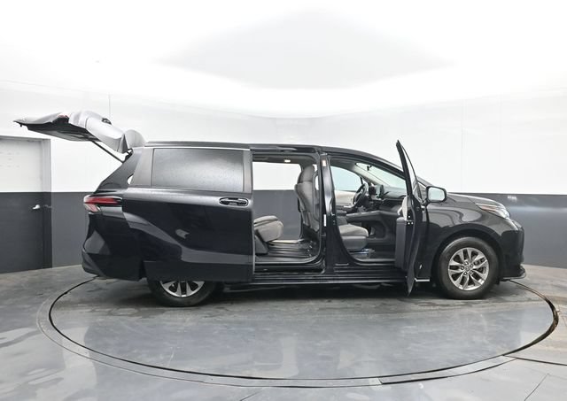 Used 2021 Toyota Sienna LE FWD image 52