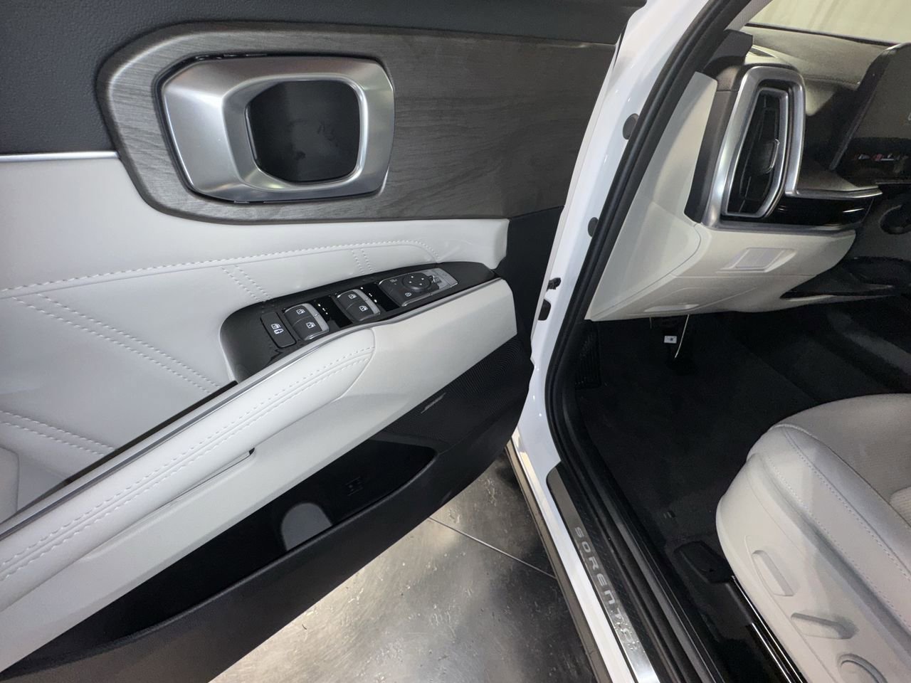 New 2026 Kia Sorento SX image 17