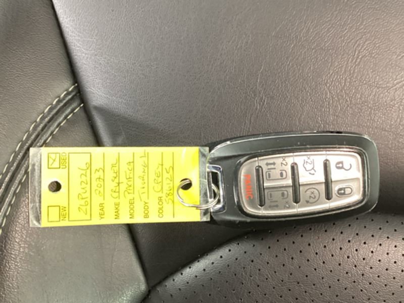 Used 2023 Chrysler Pacifica Touring-L image 36