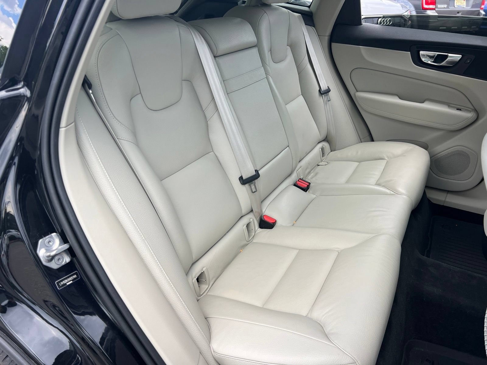 Used 2019 Volvo XC60 T5 Momentum w/ Premium Package FWD image 30