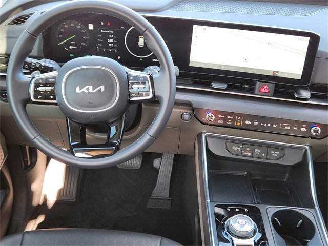 Certified 2025 Kia Carnival SX image 28