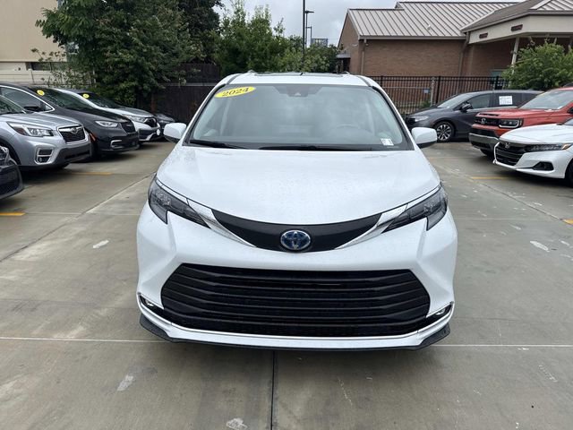 Used 2024 Toyota Sienna XLE FWD video 2
