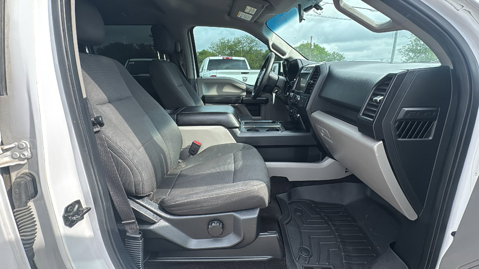 Used 2017 Ford F150 XL w/ Equipment Group 101A Mid AWD/4WD image 26