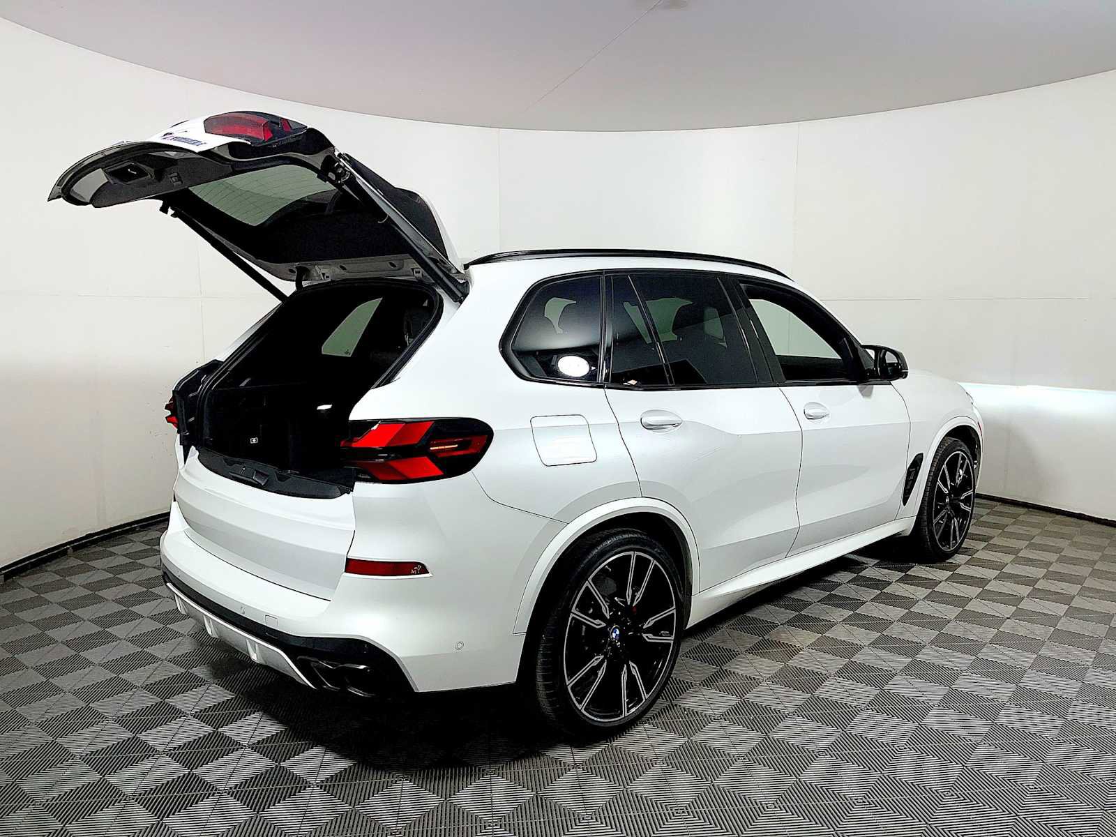 Used 2025 BMW X5 M60i w/ Executive Package image 22