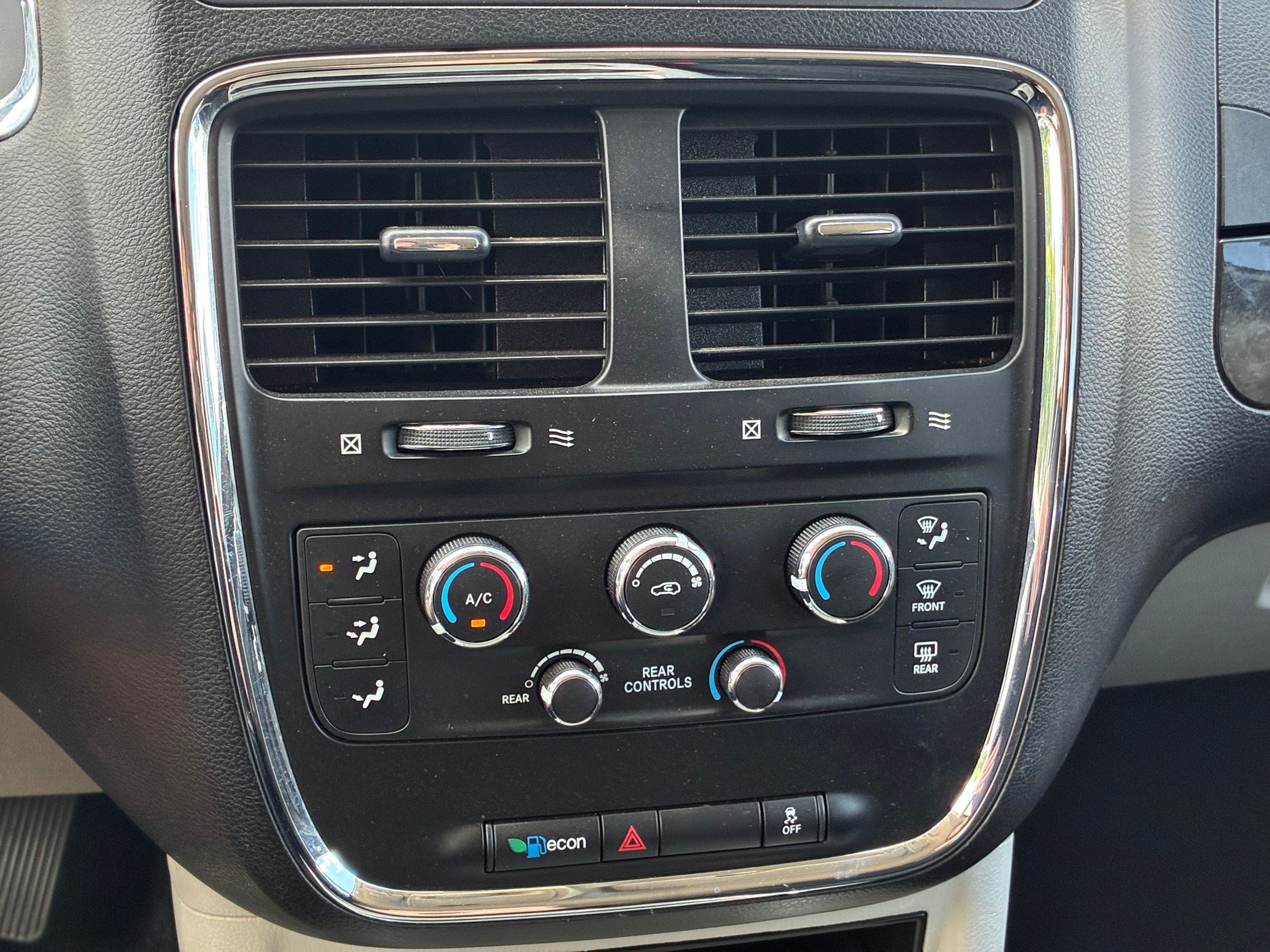 Used 2016 Dodge Grand Caravan SXT FWD image 34