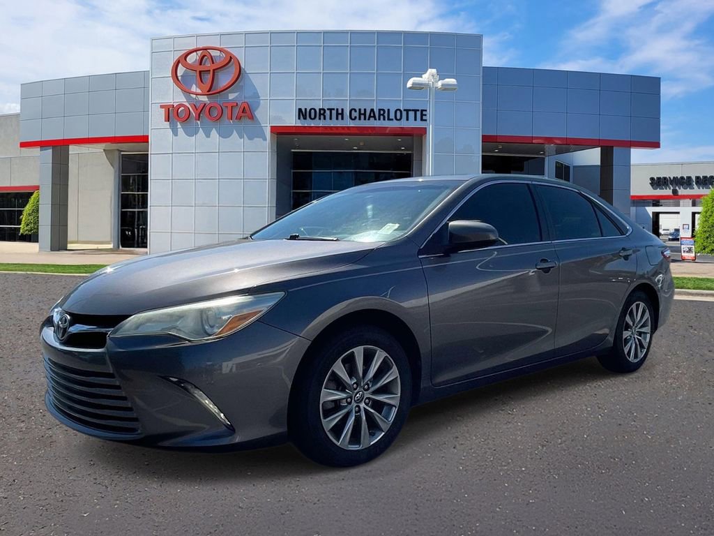 Used 2017 Toyota Camry XLE FWD image 3