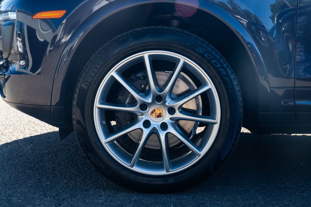 Used 2017 Porsche Cayenne AWD/4WD image 4