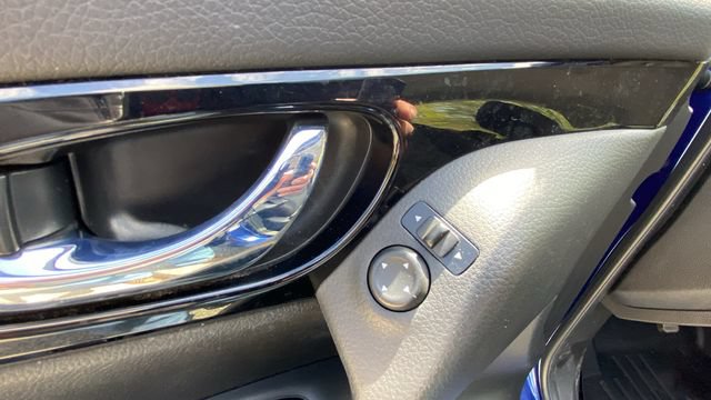 Used 2017 Nissan Rogue Sport SV w/ SV Premium Package AWD/4WD image 18
