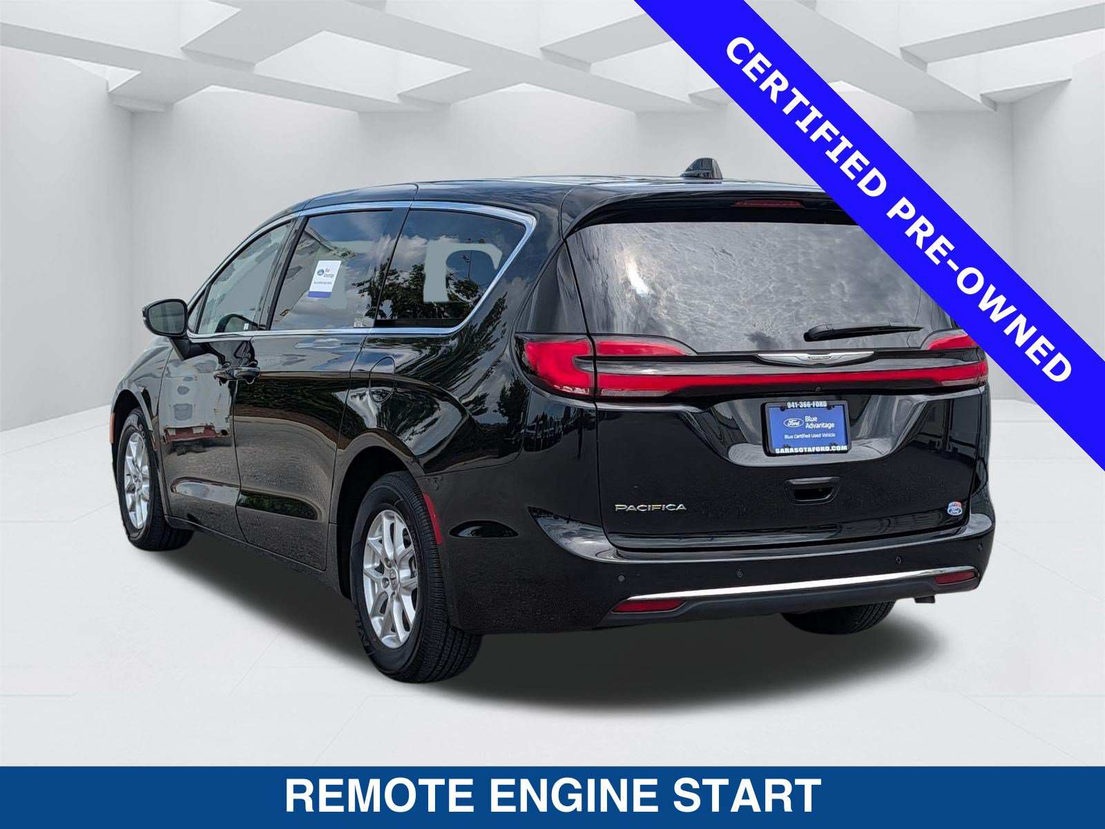 Used 2023 Chrysler Pacifica Touring-L FWD image 7