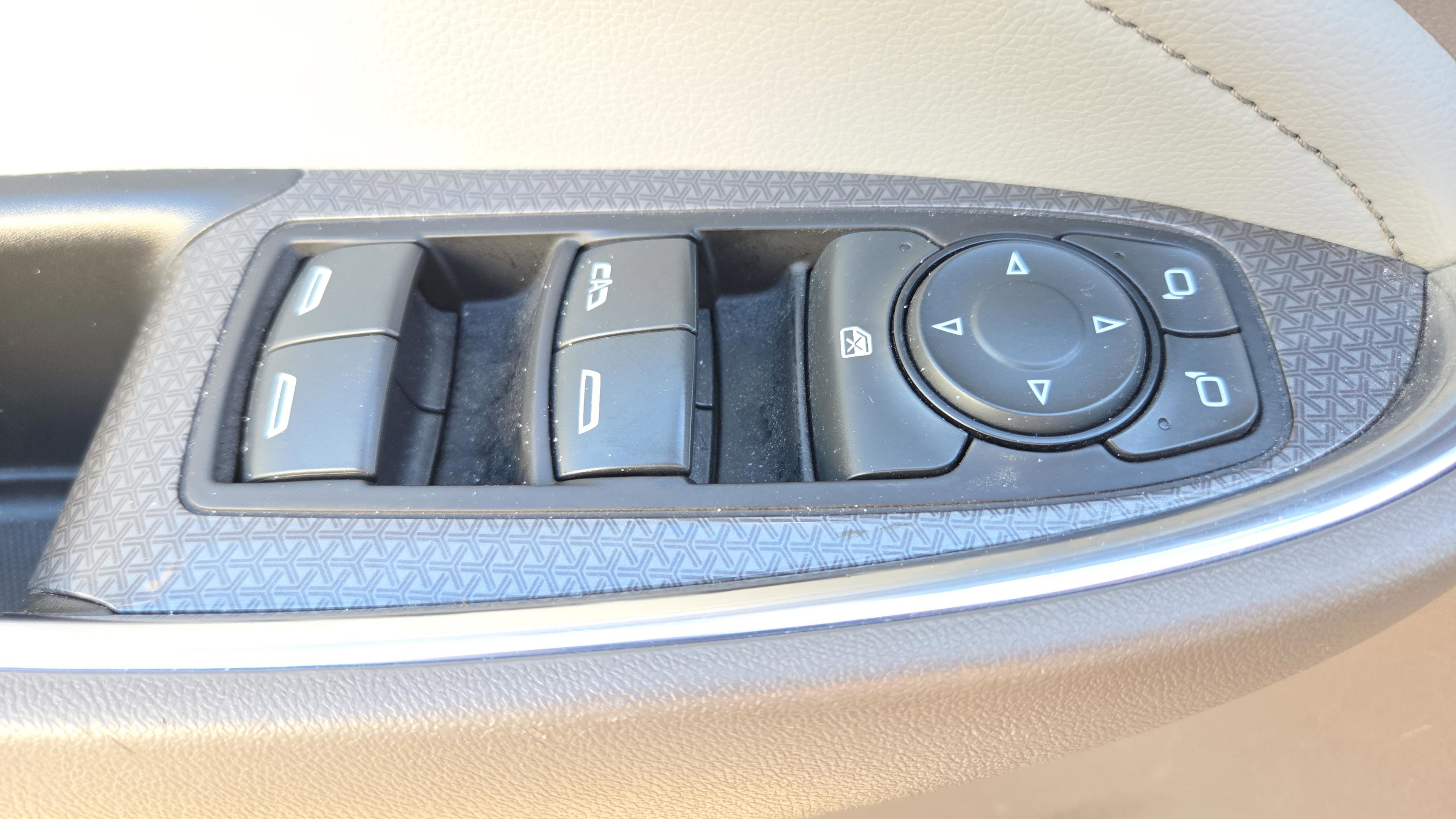 Used 2017 Chevrolet Malibu LT w/ Leather Package image 32