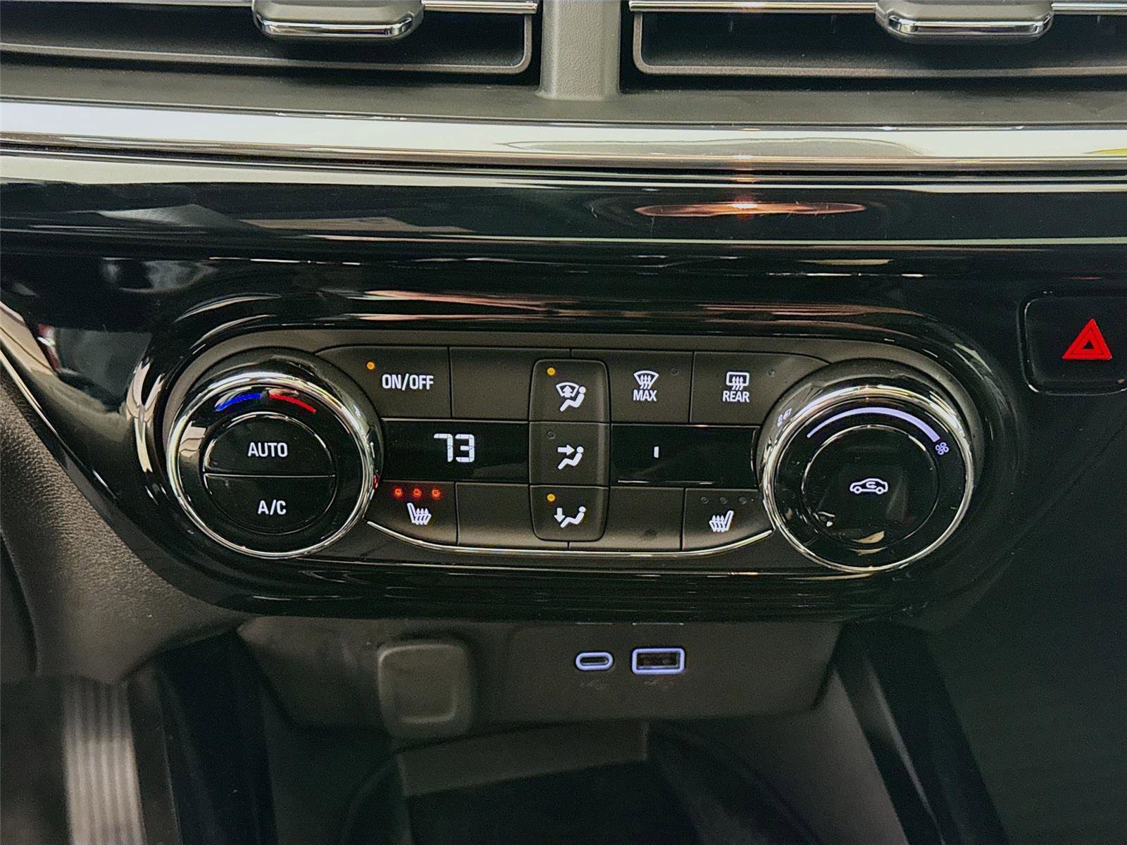 Used 2025 Chevrolet Trax RS w/ Sunroof Package FWD image 9
