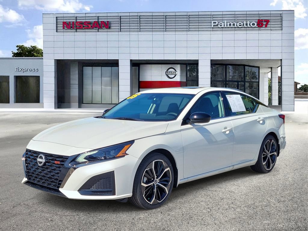 Used 2025 Nissan Altima 2.5 SR w/ SR Premium Package FWD image 3