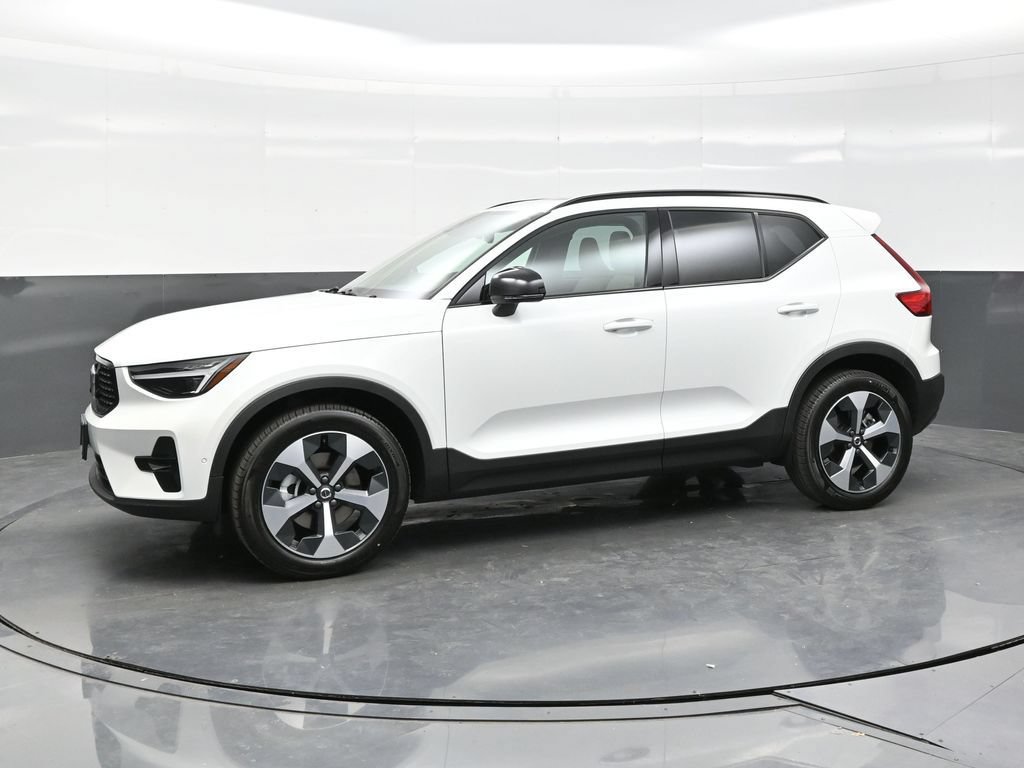 New 2026 Volvo XC40 B5 Plus w/ Climate Package AWD/4WD image 3