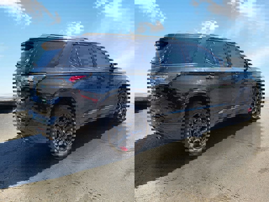 Used 2020 Chevrolet Traverse Premier w/ Redline Edition FWD image 4