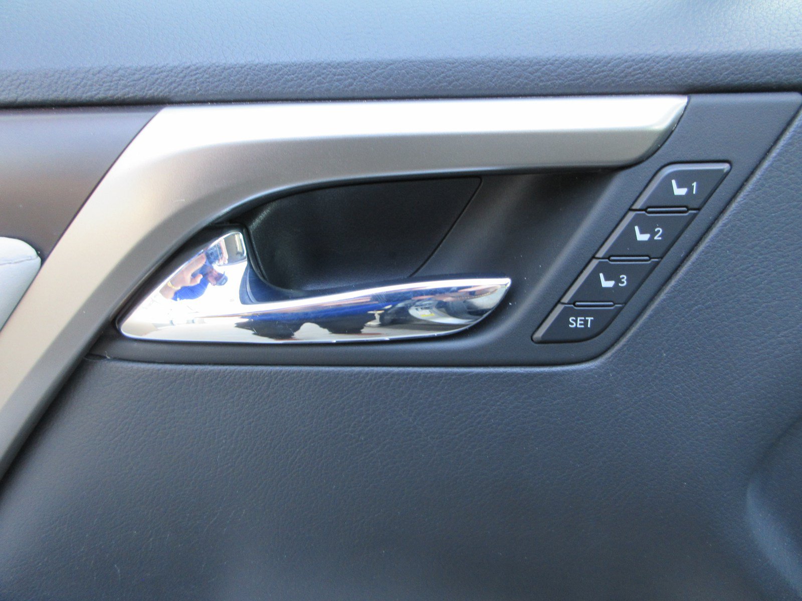 Used 2022 Lexus RX 450h AWD w/ Premium Package image 28