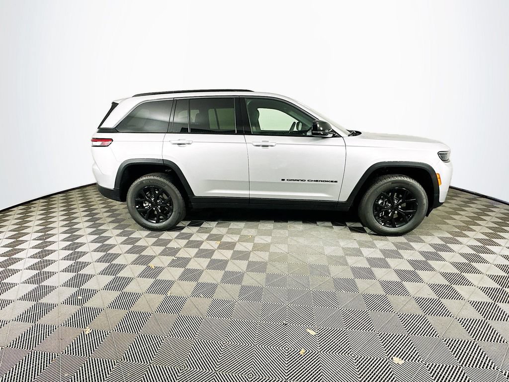 New 2026 Jeep Grand Cherokee Altitude AWD/4WD image 11