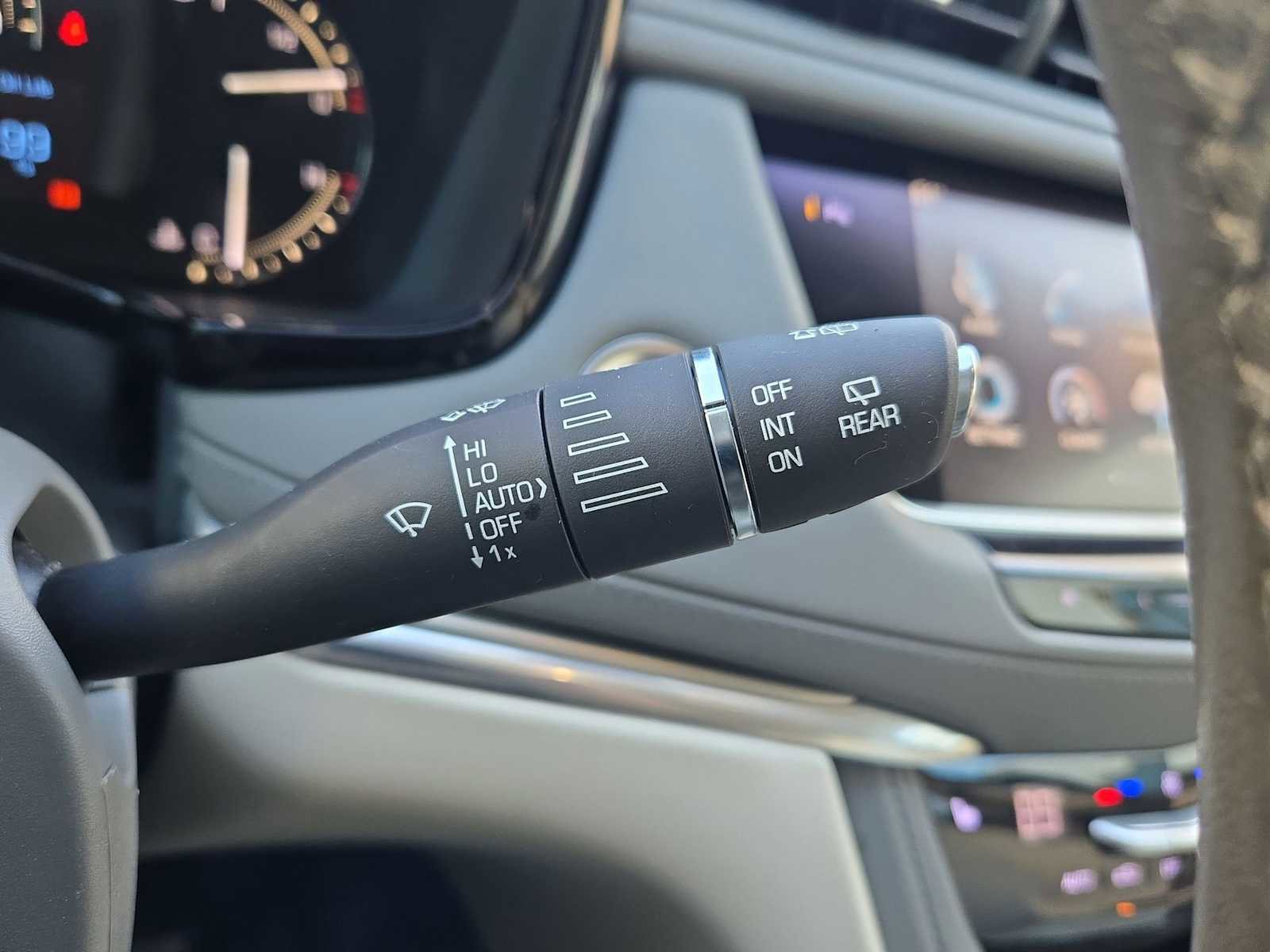 Used 2018 Cadillac XT5 Luxury w/ Driver Awareness Package image 18