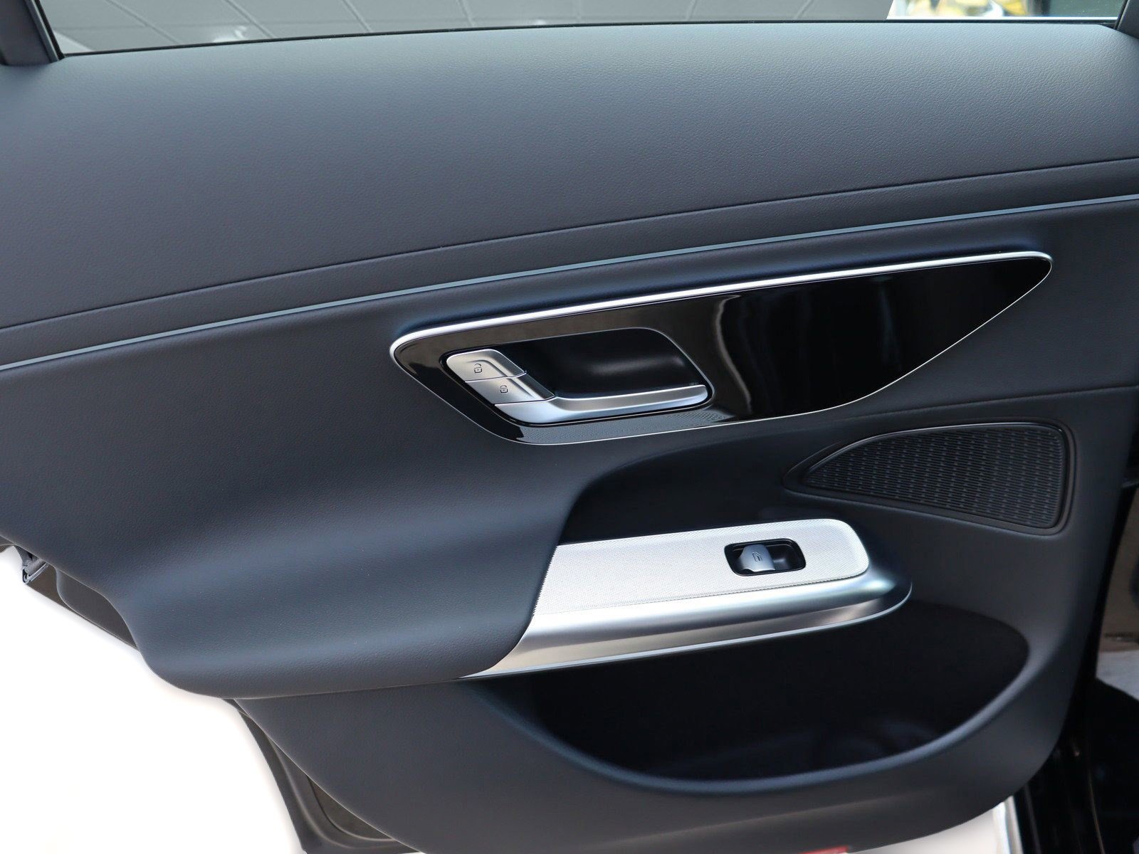 Used 2025 Mercedes-Benz E 350 Sedan image 12