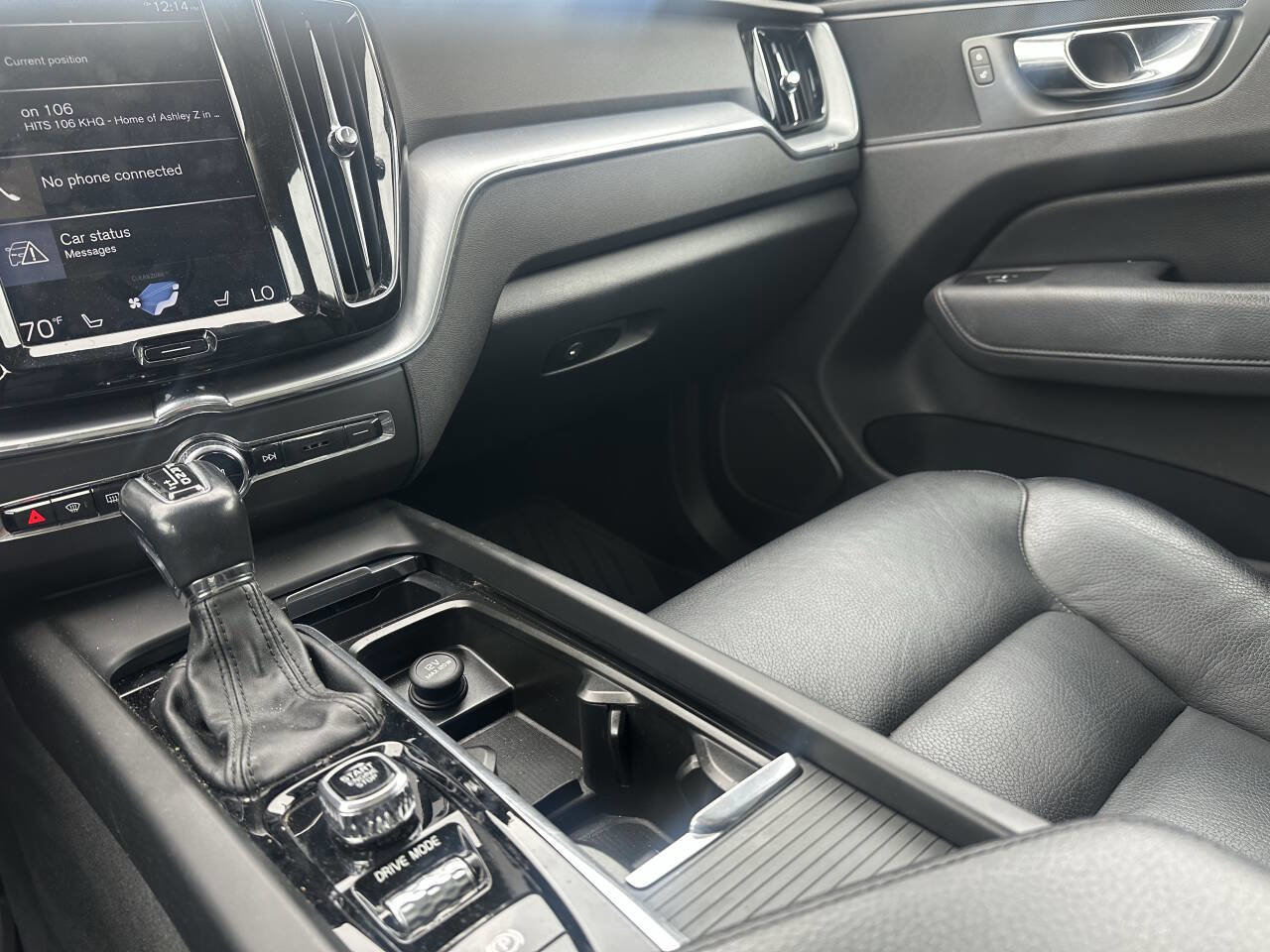Used 2019 Volvo XC60 T6 Momentum w/ Premium Package AWD/4WD image 18